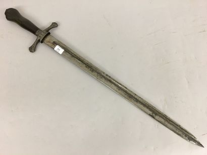 Couteau de chasse, garde en fer à deux quillons...