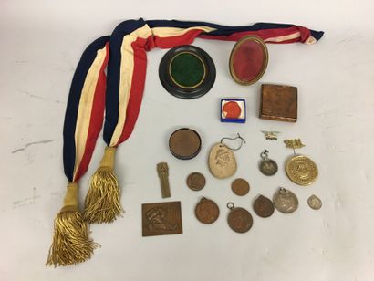 Lot de médailles diverses dont prix de tir,...