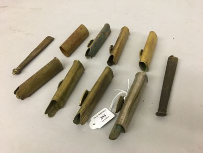Huit chapes d'épées et deux bouteroles, en...