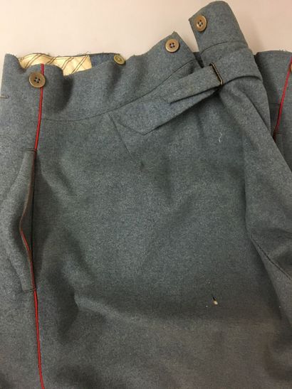 Tenue d'un capitaine du 120e régiment d'artillerie,...