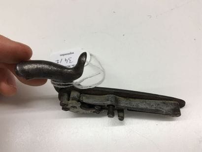 Petit pistolet de cycliste à un coup à percussion...