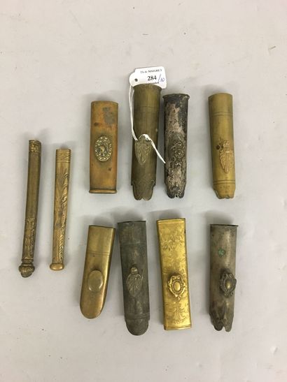 Huit chapes d'épées et deux bouteroles, en...