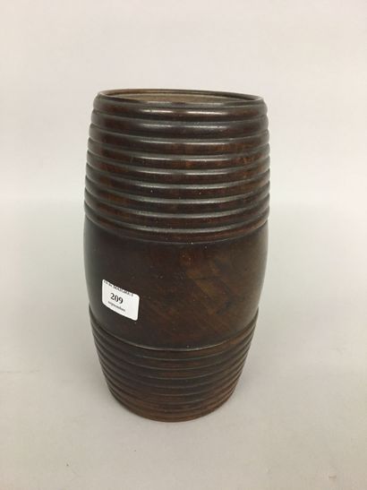 Rare tonneau de réserve à poudre en bois...