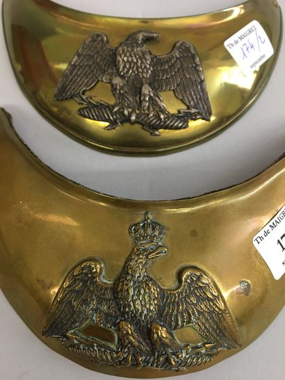 2 hausse-cols d'officiers d'infanterie, l'un...