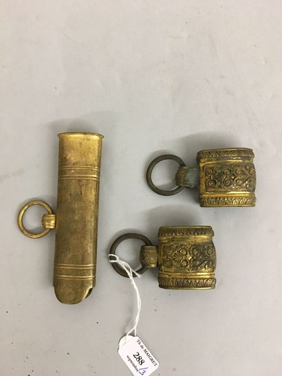 Deux bracelets de sabres d'officiers supérieurs...