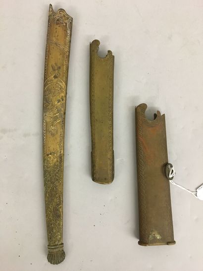 Trois garnitures de sabre : une grande bouterole...