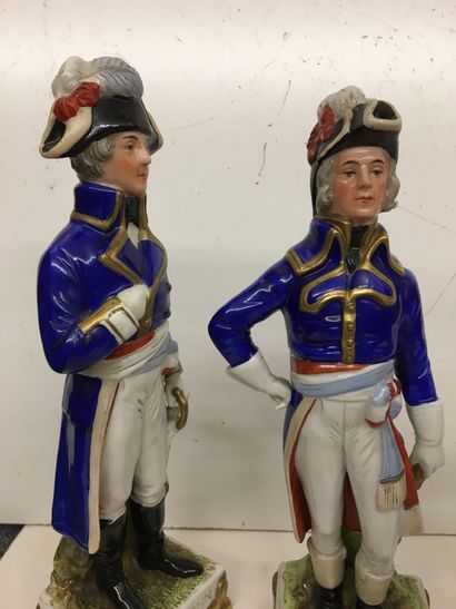 6 figurines en porcelaine peinte à sujet...