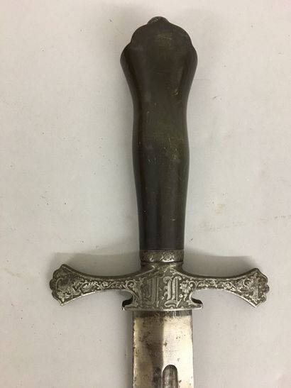 Couteau de chasse, garde en fer à deux quillons...