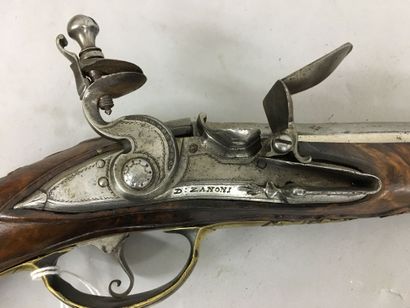 Grand pistolet à silex , canon poinçonné...