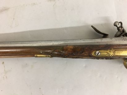 Grand pistolet à silex , canon poinçonné...