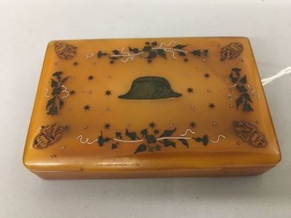 Petite tabatière rectangulaire en corne blonde...
