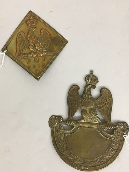 Une plaque de shako modèle 1812 en laiton...