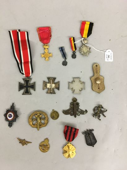 Lot de médailles, croix et insignes, la plupart...
