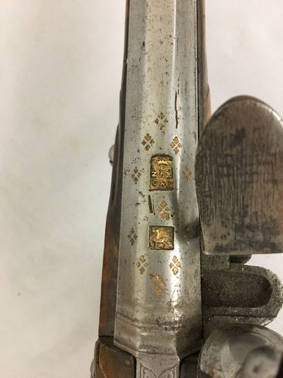 Grand pistolet à silex , canon poinçonné...