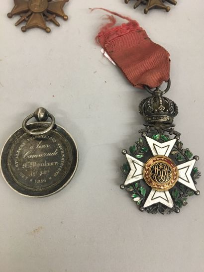 Lot dont : 1 croix de chevalier de l'Ordre...