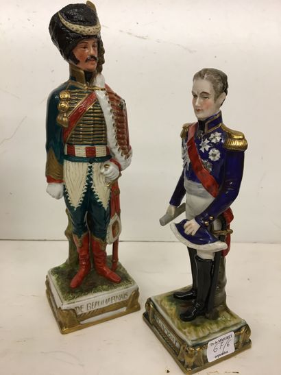 6 figurines en porcelaine peinte à sujet...