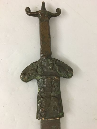 Epée de décoration, garde à antenne en bronze...