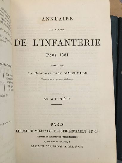 Lot de 11 annuaires de l’infanterie, reliures...
