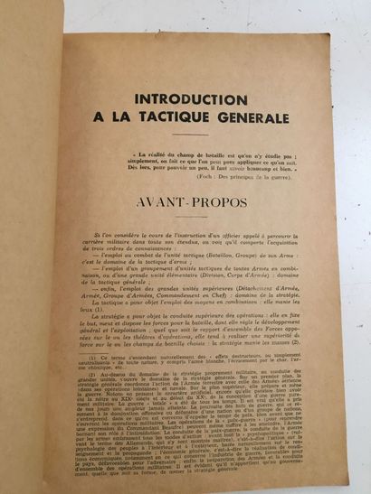 Lot de 11 annuaires de l’infanterie, reliures...