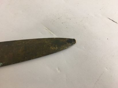 Epée de décoration, garde à antenne en bronze...