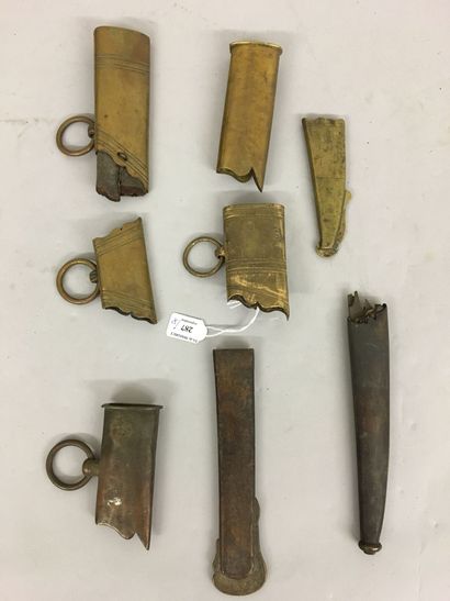 Lot de huit pièces de fourreaux de sabres...