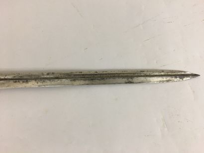 Couteau de chasse, garde en fer à deux quillons...