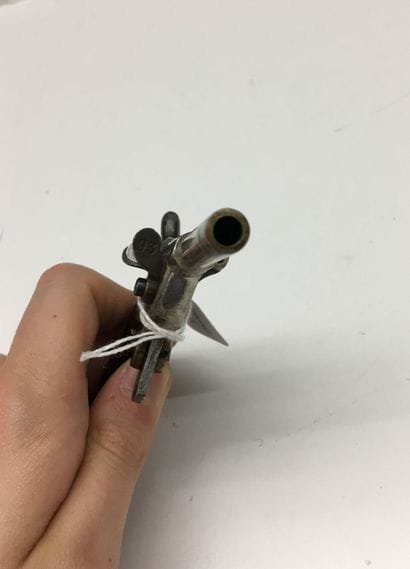 Petit pistolet de cycliste à un coup à percussion...