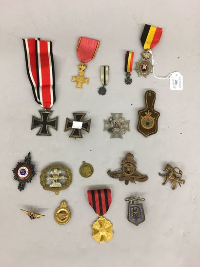 Lot de médailles, croix et insignes, la plupart...