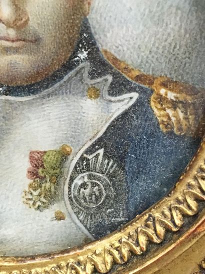 Miniature ronde sur vélin représentant l'Empereur...