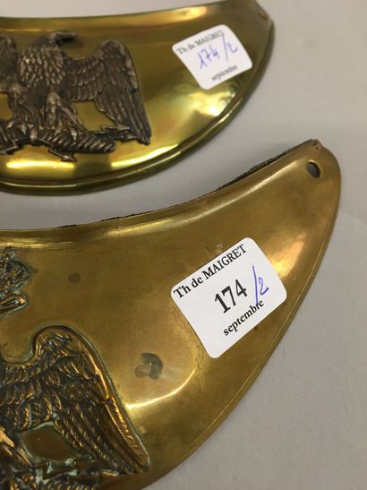 2 hausse-cols d'officiers d'infanterie, l'un...