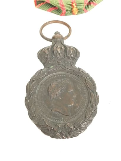 Médaille de Saint Hélène en bronze patiné...