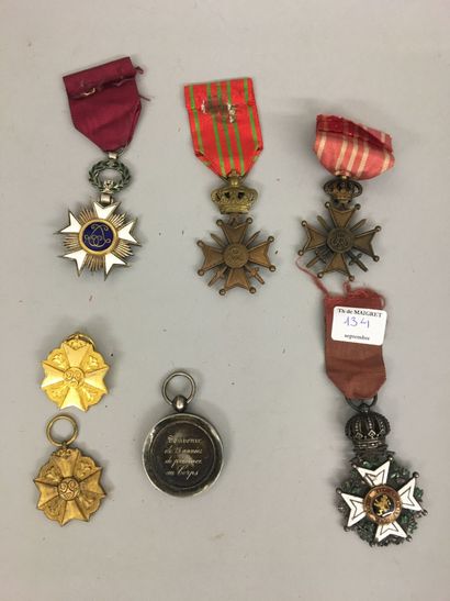 Lot dont : 1 croix de chevalier de l'Ordre...