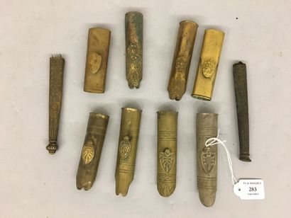 Huit chapes d'épées et deux bouteroles, en...