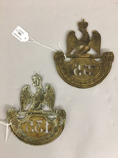 Deux plaques de shako du Premier-Empire,...