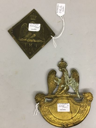 Une plaque de shako modèle 1812 en laiton...