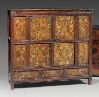 Cabinet ouvrant à quatre portes en bois laqué...
