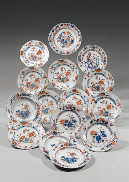 CHINE
Dix-huit assiettes et un petit plat...