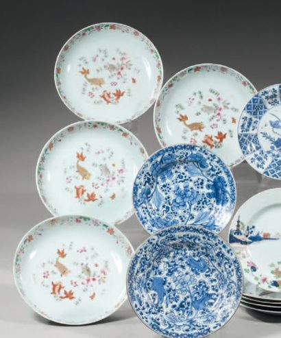 CHINE
Quatre coupes rondes creuses décorées...