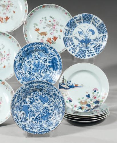 CHINE
Huit assiettes rondes en porcelaine...