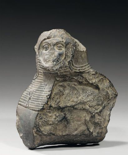 Fragment de sculpture en pierre carbonifère...