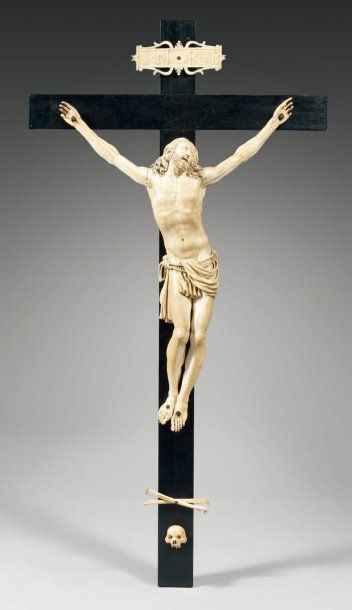 Important Christ en croix, en ivoire très...