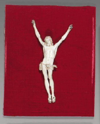 Christ en ivoire sculpté. Il est représenté...