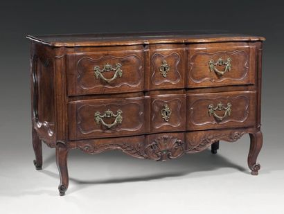 Commode en arbalète en merisier ouvrant par...