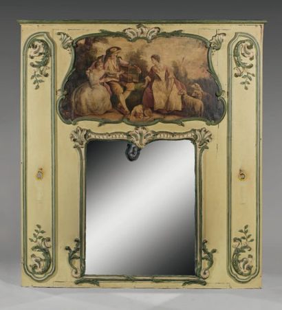 Trumeau dans un encadrement en bois sculpté,...