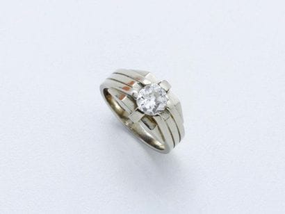 Bague jonc en or rainuré 750 millièmes à...
