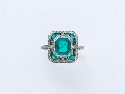 Bague en platine 850 millièmes finement ciselé,...