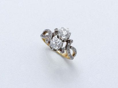 Délicate bague en or 750 et platine 850 millièmes,...