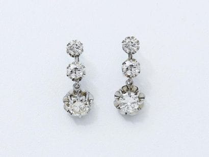 Paire de boucles d’oreilles dormeuses en...