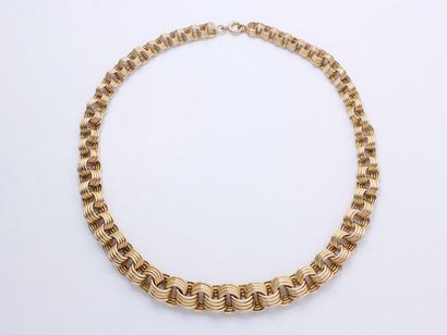 Collier en or 750 millièmes, composé d’une...