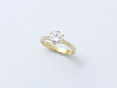 Bague solitaire en or 750 millièmes, ornée...